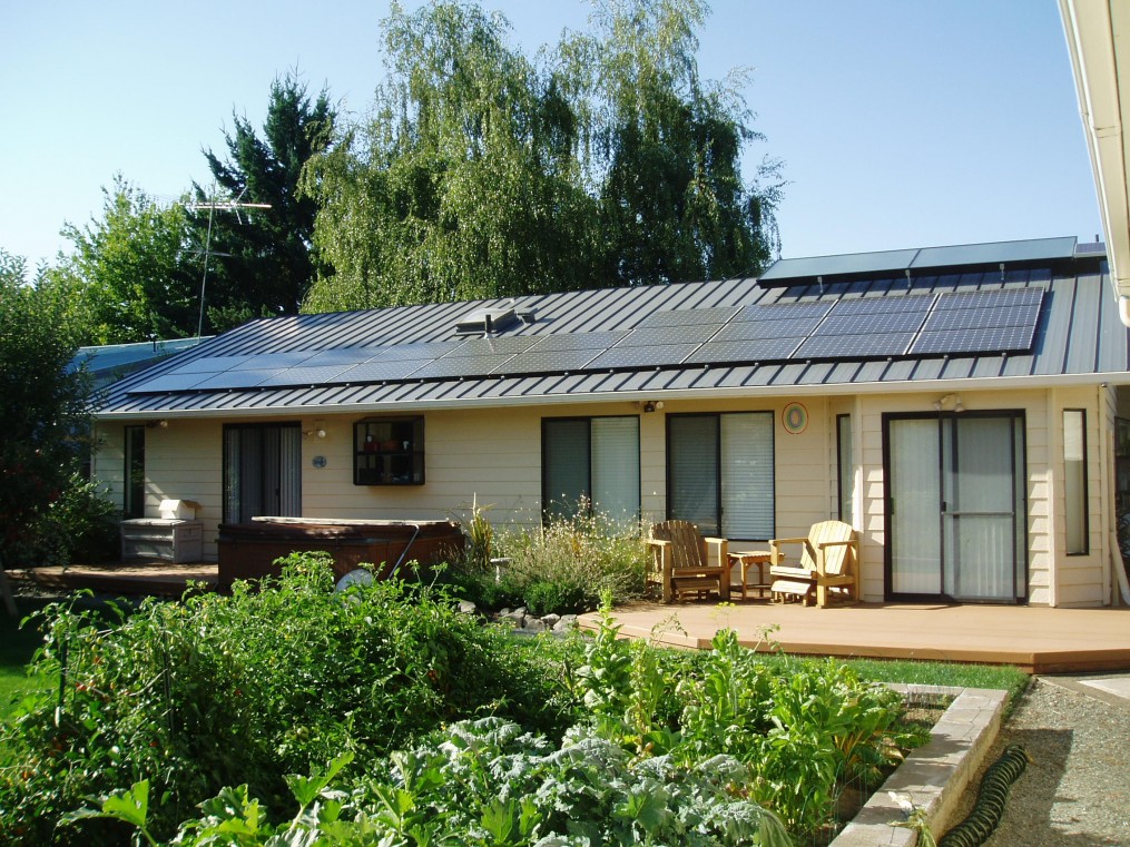 Roof Mounted Residential Solar Array by Abundant Solar of Corvallis Oregon